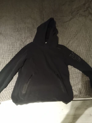 Sail racing tröja - Säljer min sail racing tröja eftersom den är för liten för mig