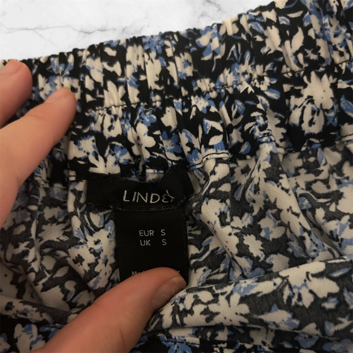 Blommig kortkjol från Lindex - 1