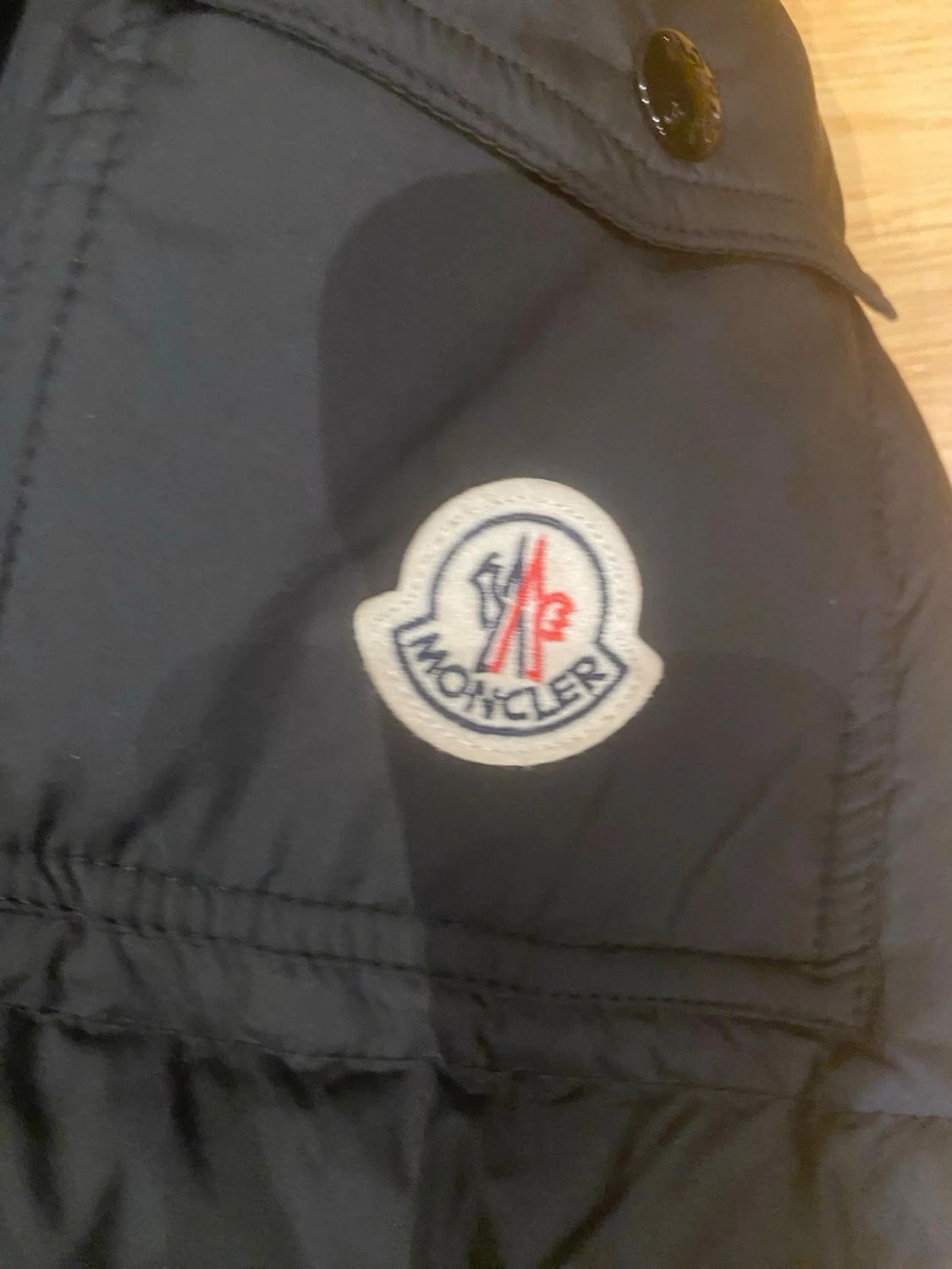 Svart Moncler pufferjacka med huva - 1