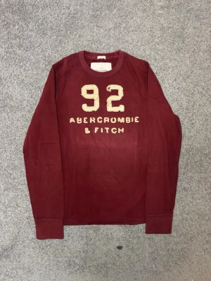 Abercrombie & Fitch  - Tja säljer nu en tröja från Abercrombie & Fitch i storlek M för endast 799! Pris är ej hugget i sten, hör av er i dm vid funderingar 🙌