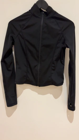 Träningströja - Bra skick, använd fåtal gånger, bra material 