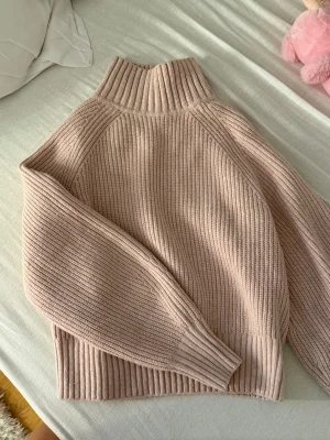 stickad tröja med polokrage - såååå fin