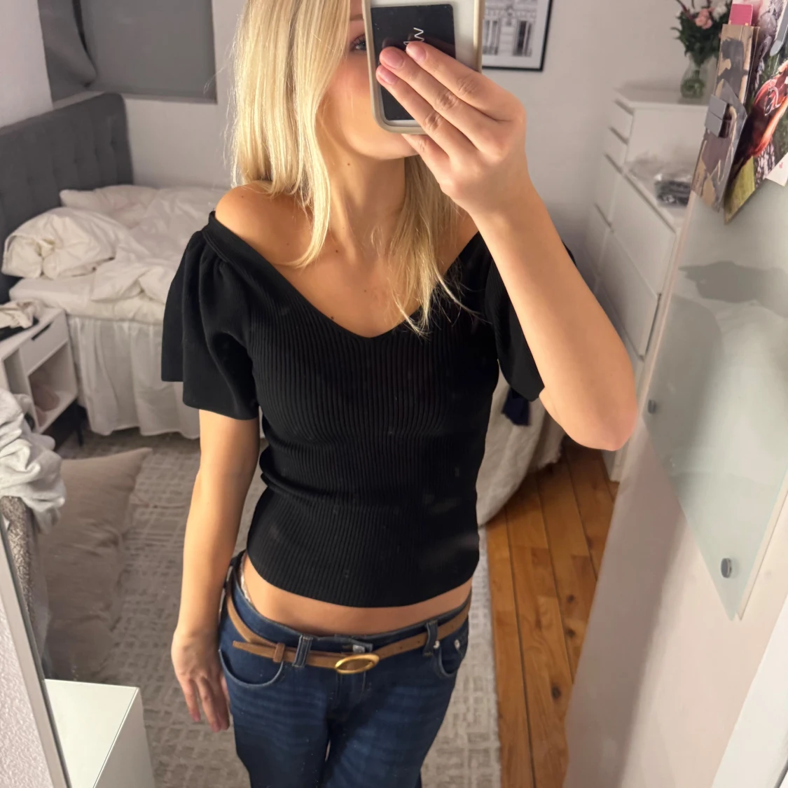 Svart ribbad croppad topp med puffärm - 2