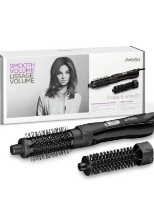 BaByliss Shape & Smooth varmluftsborste - BaByliss Shape & Smooth är en svart varmluftsborste med utbytbara borsthuvuden för att skapa volym och form i håret. Perfekt för att styla och ge håret en snygg finish. Kommer i originalförpackning. Denna är endast använd enstaka gånger när jag testat den.