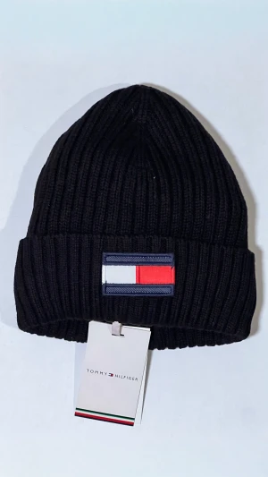 TOMMY HILFIGER Mössa - Aldrig Använd - Liten passform - Tommy Hilfiger Unisex Mössa - Barnstorlek - litenpassform - rekommenderad ålder barn: 4 - 12 år gammal