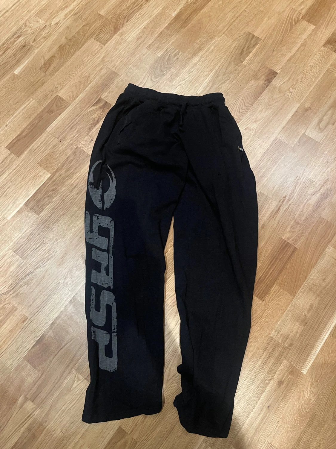 Svarta mjukisbyxor från GASP