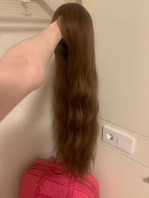 Syntetisk peruk - Ny och oanvänd