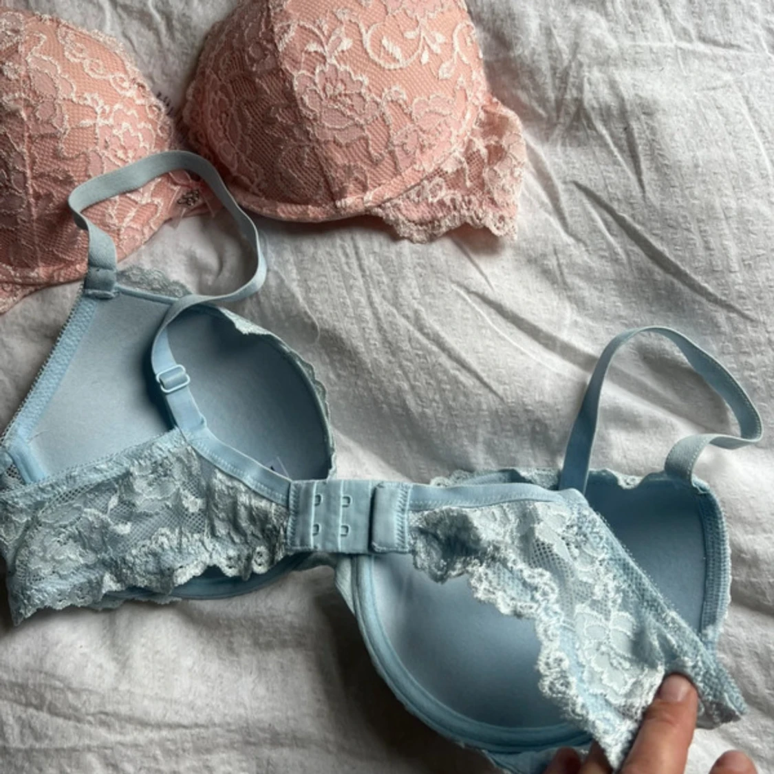 Blommiga spetsbehåar i pastell - 4