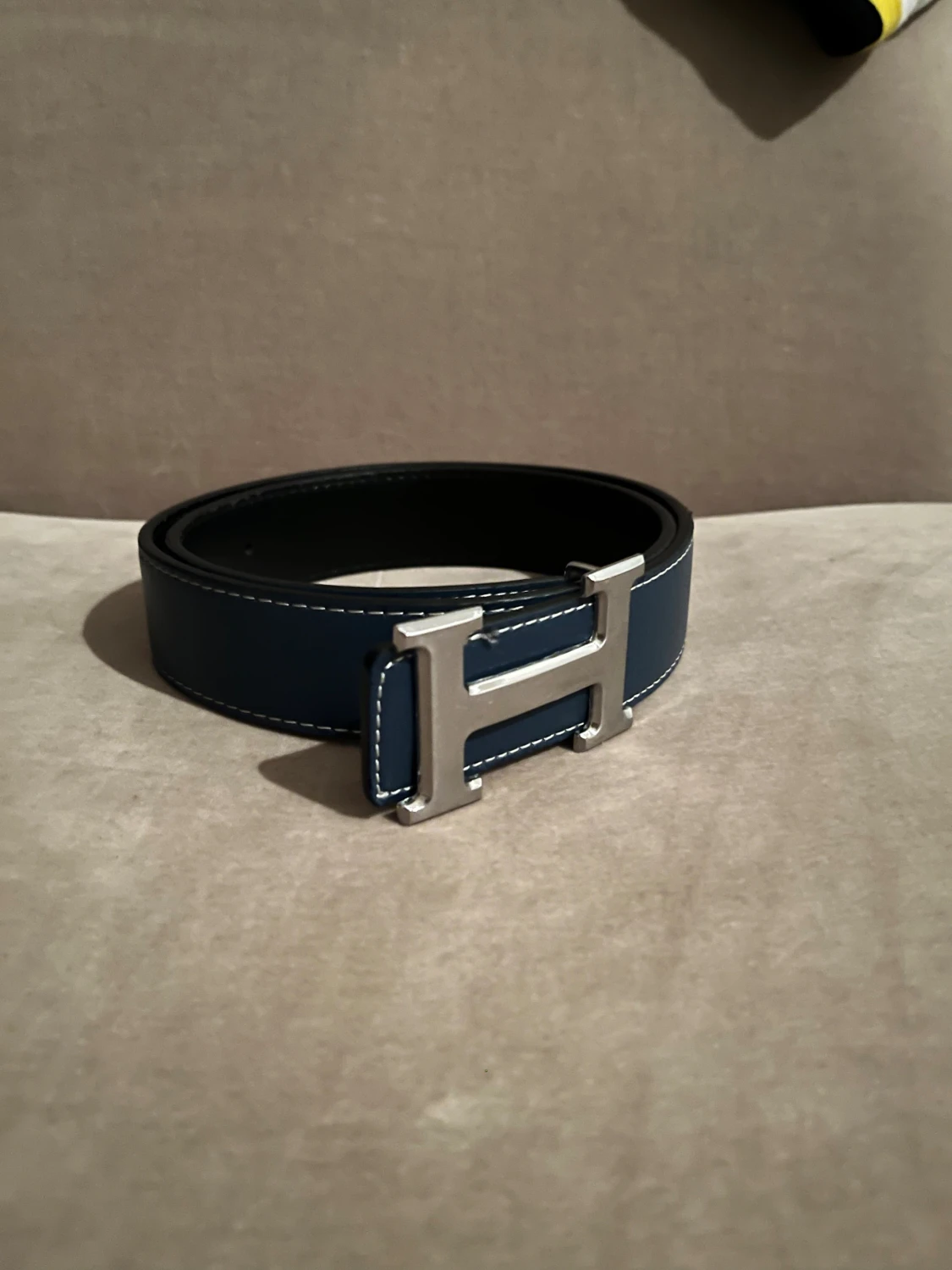 Marinblått bälte - 1