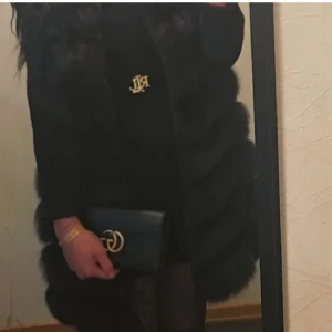 Pälsväst använd 1 gång - Pälsväst 