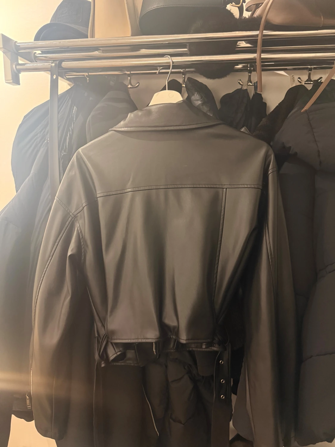 Svart skinnjacka från NLY Trend - 1