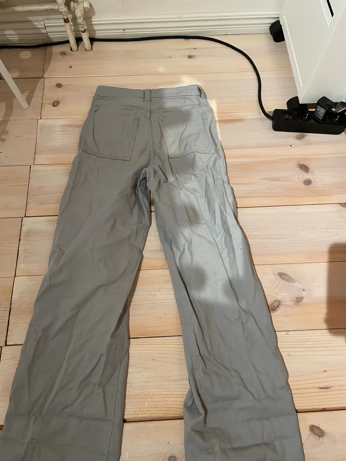 Grå cargopants från H&M DIVIDED - 3