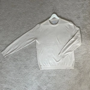 Merinotröja  - Säljer min merinoulls-tröja från These Glory Days. Fick i födelsedagspresent men har använt den max 5 gånger. Nypris - 799kr. Hör av er vid frågor. 