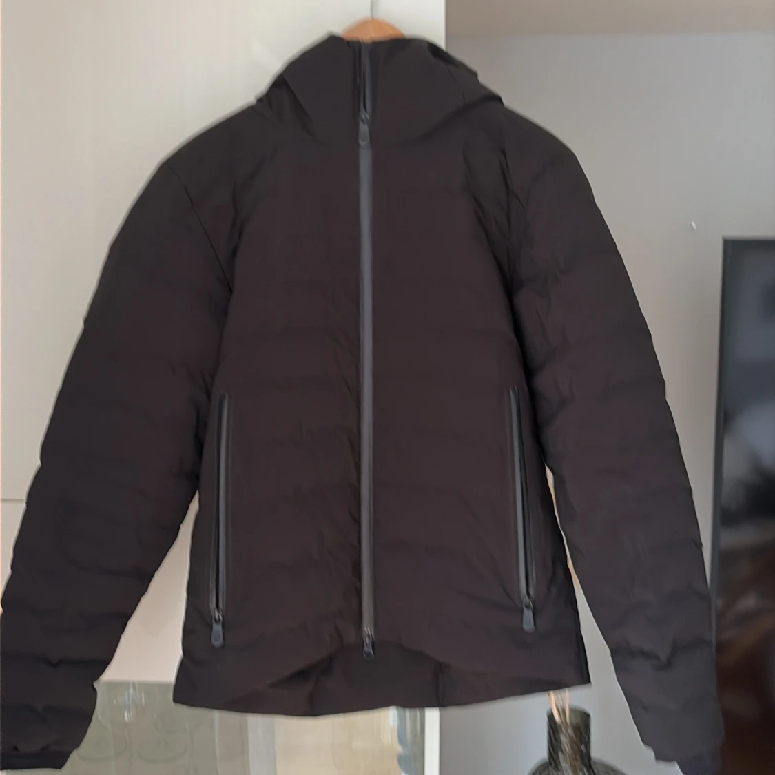 Svart pufferjacka från Sail Racing