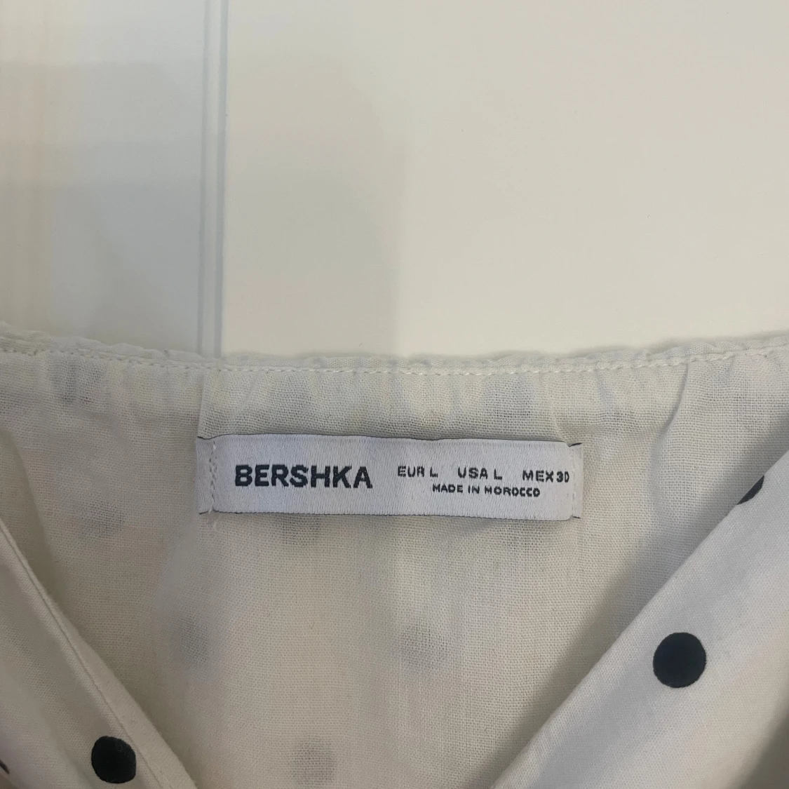Vit prickig kort klänning Bershka - 2