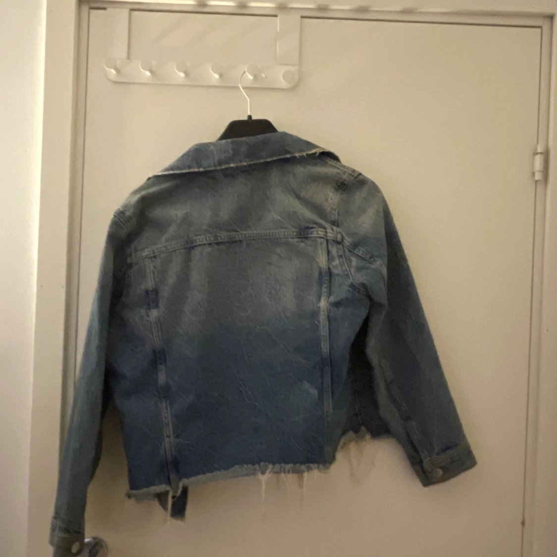 Blå croppad jeansjacka  - 1