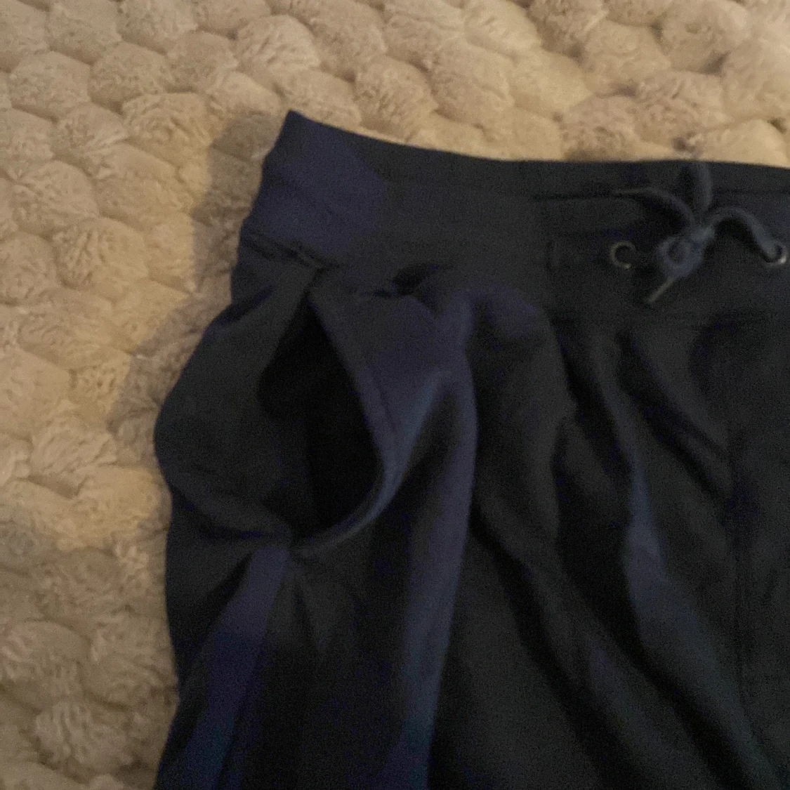 Mörkblå mjuka shorts med snörning - 2