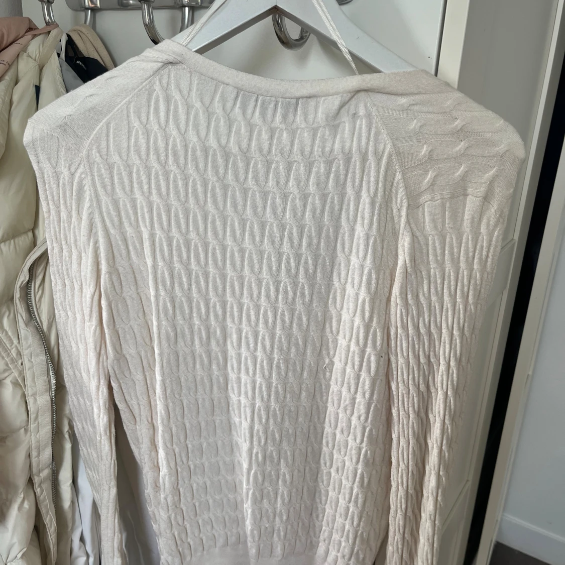 Beige kofta med knappar från Zara - 1