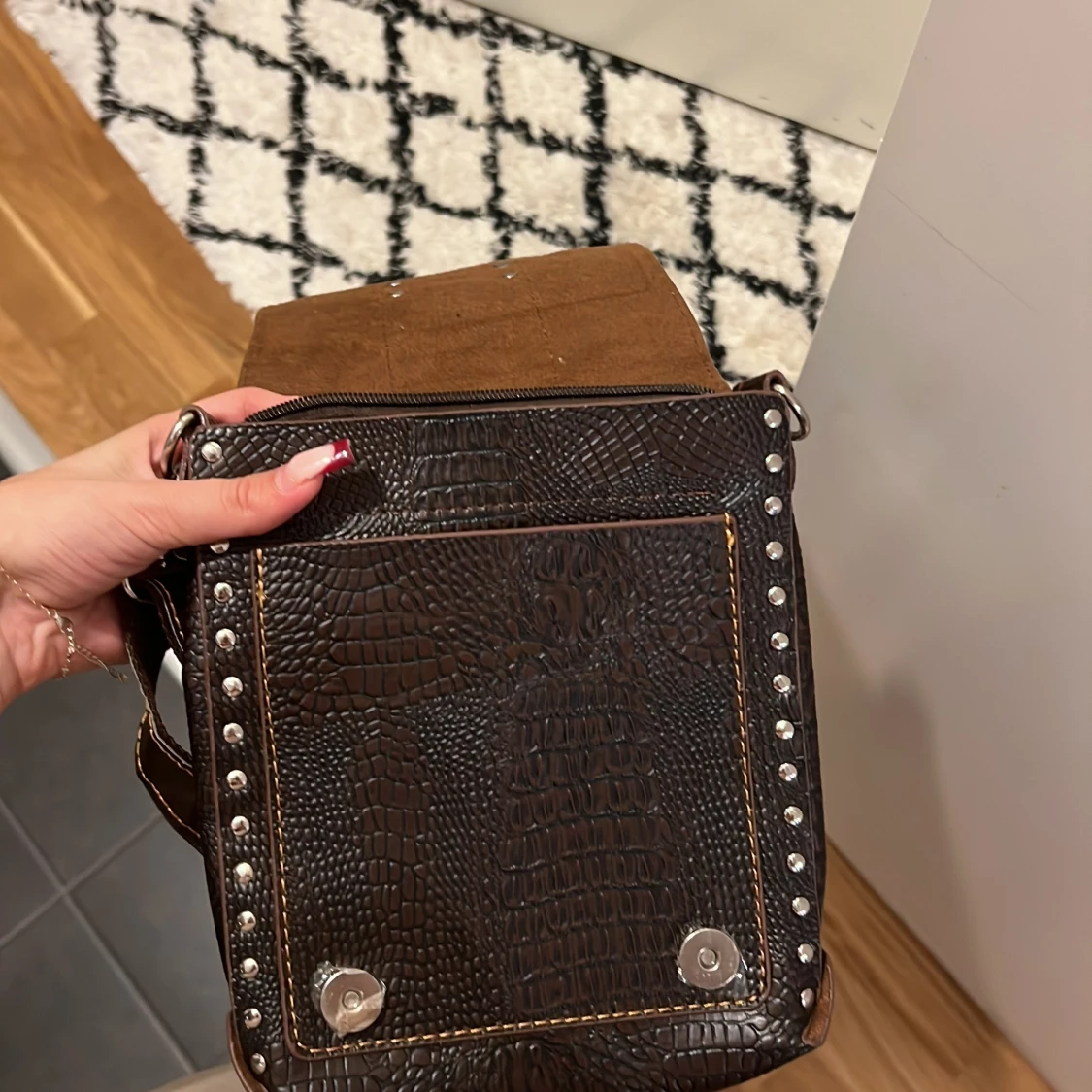 Brun axelväska från Giorgio Armani - 3