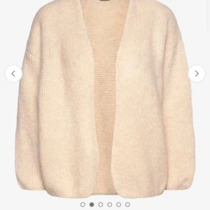 trendig kofta från lindex - säljer min kofta från lindex då den är för stor för mig! vid frågor så är det bara att höra av dig💕