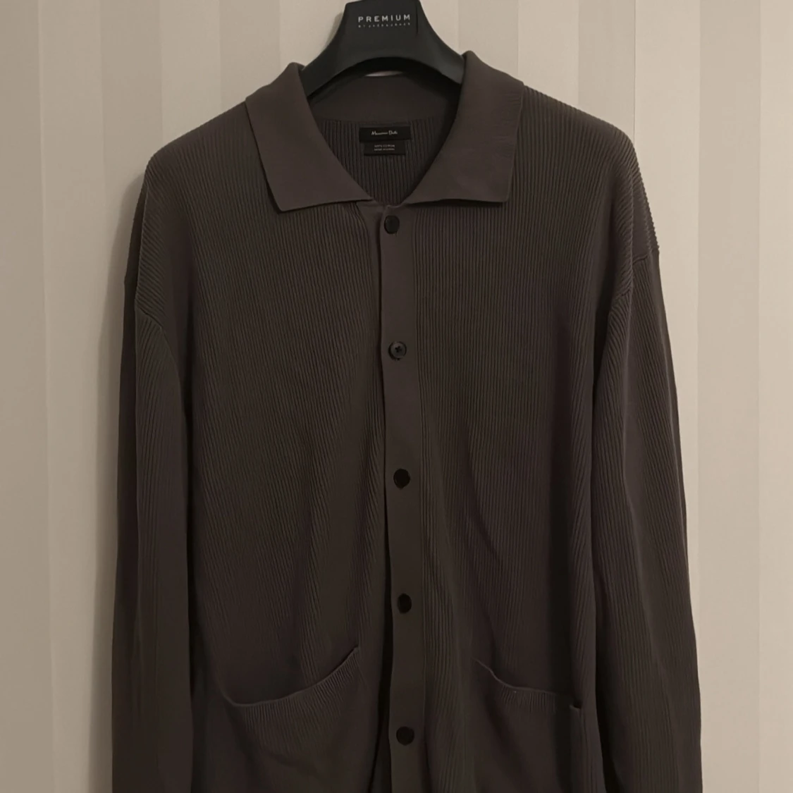 Khakigrön kofta  från Massimo Dutti