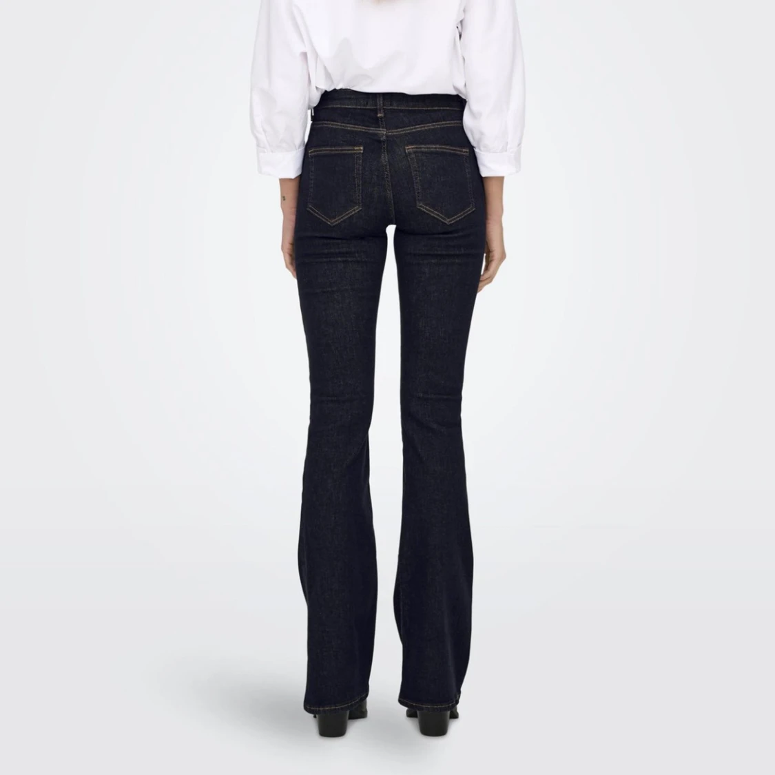 Mörkblåa jeans - 2