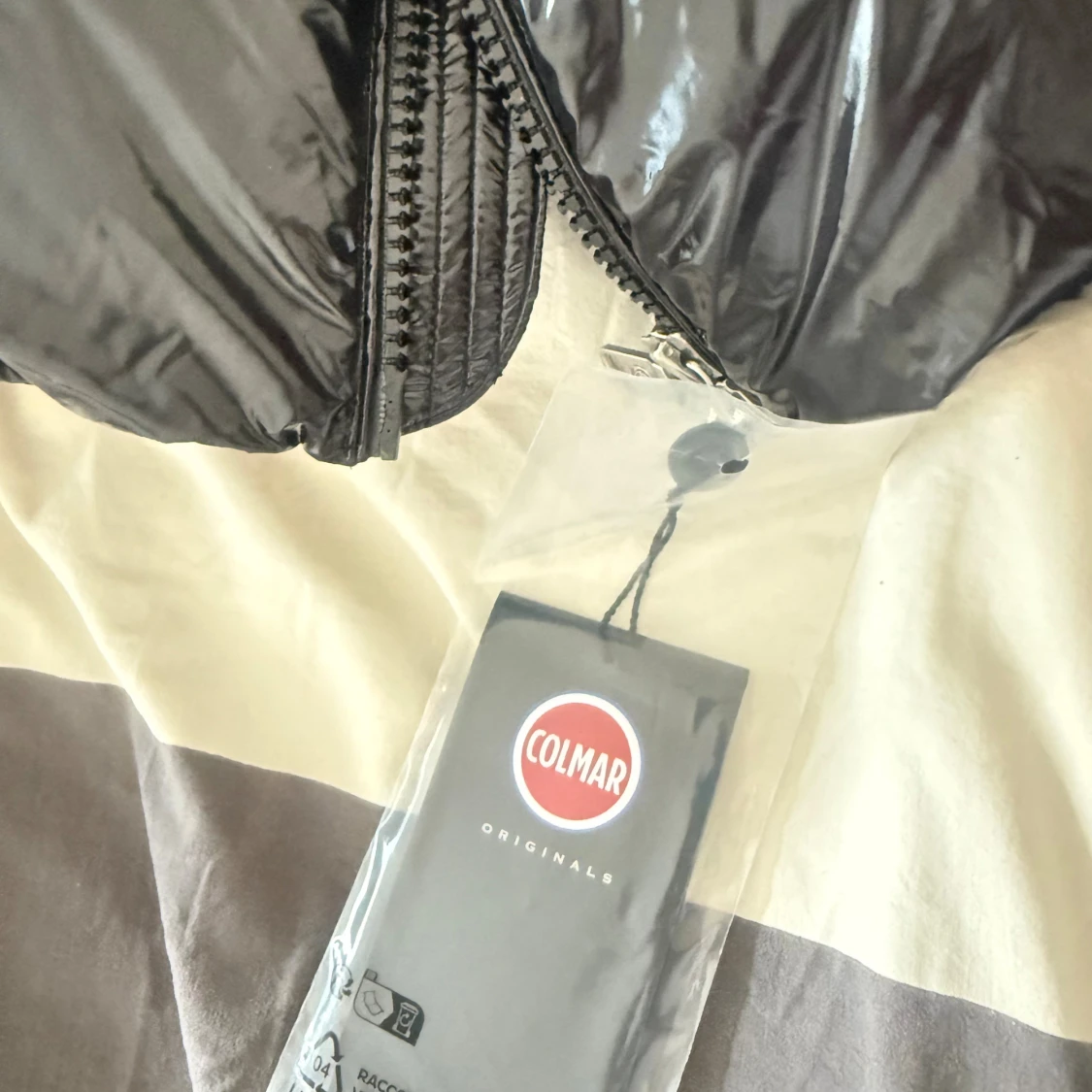 Svart glansig dunjacka från Colmar - 3