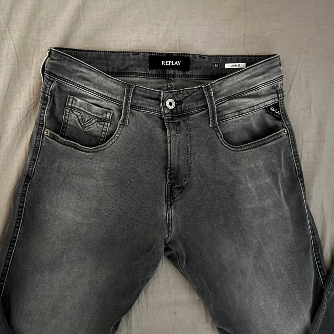 Grå jeansbyxor från Replay - 4