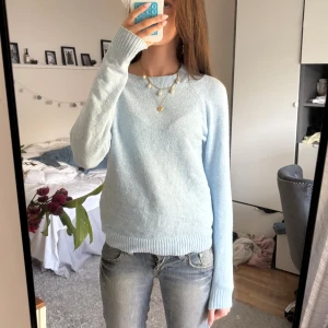 Ljusblå stickad tröja - Mysig stickad tröja från vero Moda💕
