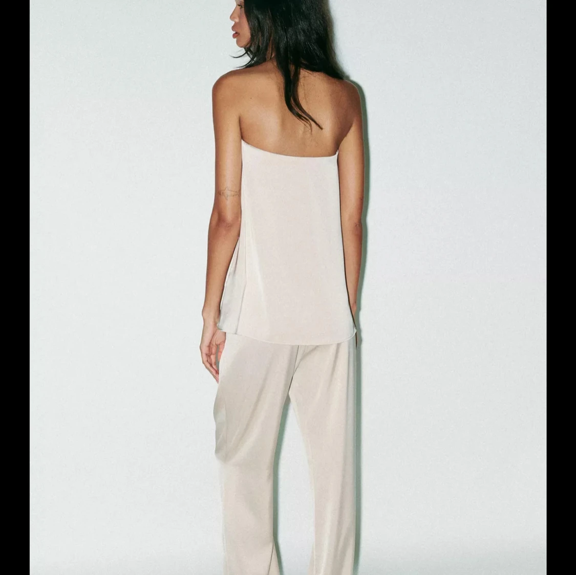 Champagnefärgad axelbandslös topp - 3