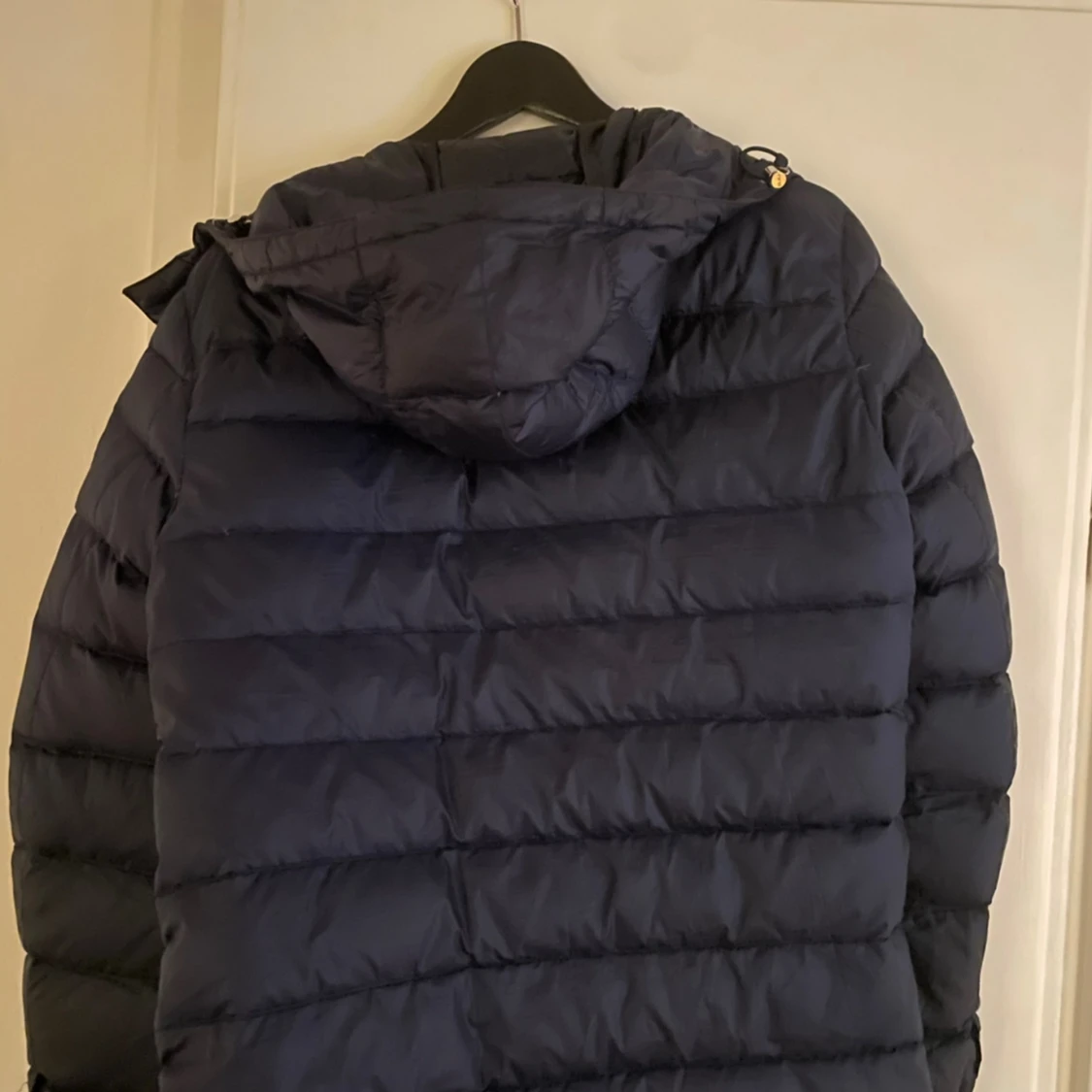 Mörkblå dunjacka från Prada - 1