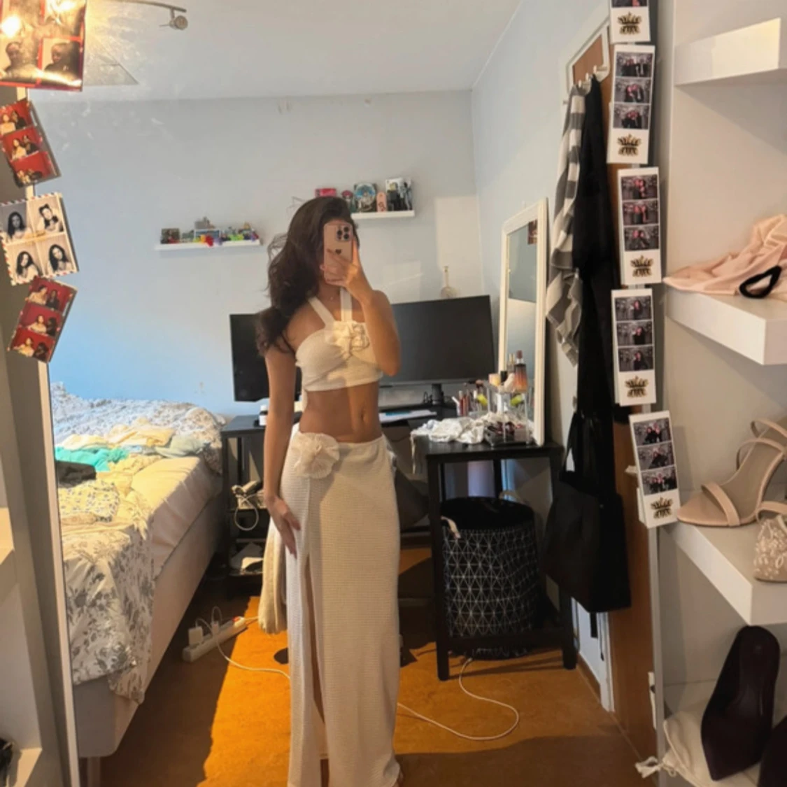 Vit långkjol med slits och rosett