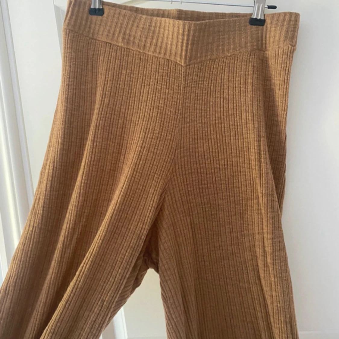 Ribbade vida byxor från H&M, XS