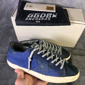 Golden goose skor - Mycket fint skick | Size 42  | fraktar spårbart inom 24 timmar |  för att köpa klicka ” köp nu” | vid frågor skriv ett meddelande | inget medföljer 