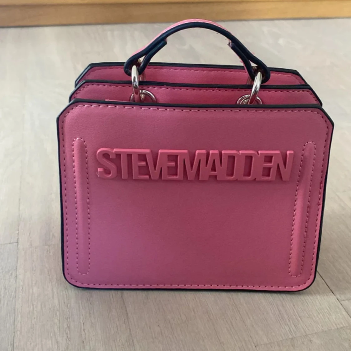 Rosa axelväska från Steve Madden