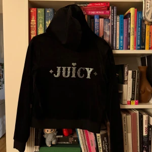 Juicy Couture velvet hoodie with rhinestones - Nyskick! Märkt storlek L, sitter mer som en M