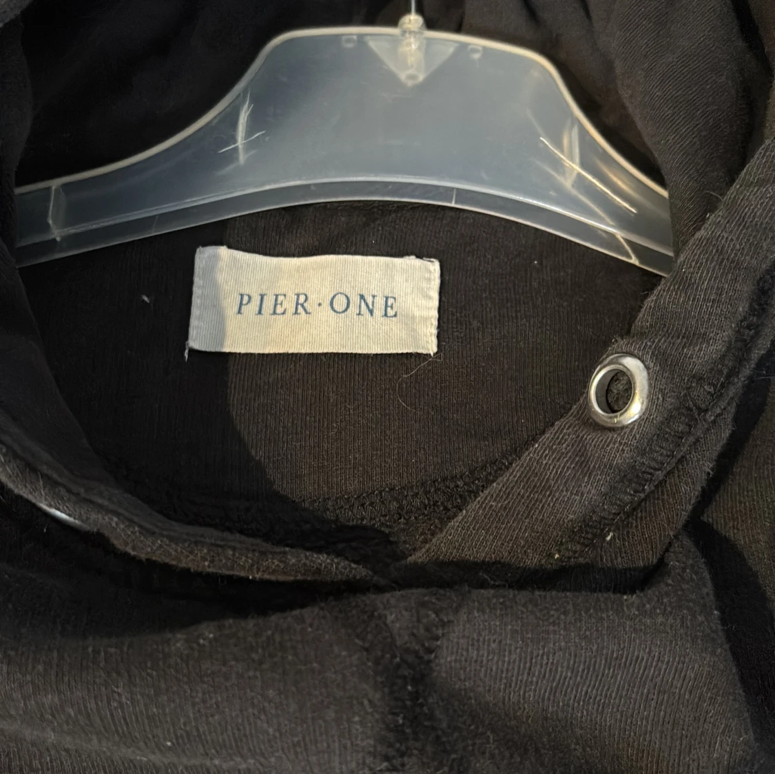 Svart hoodie från Pier One - 1