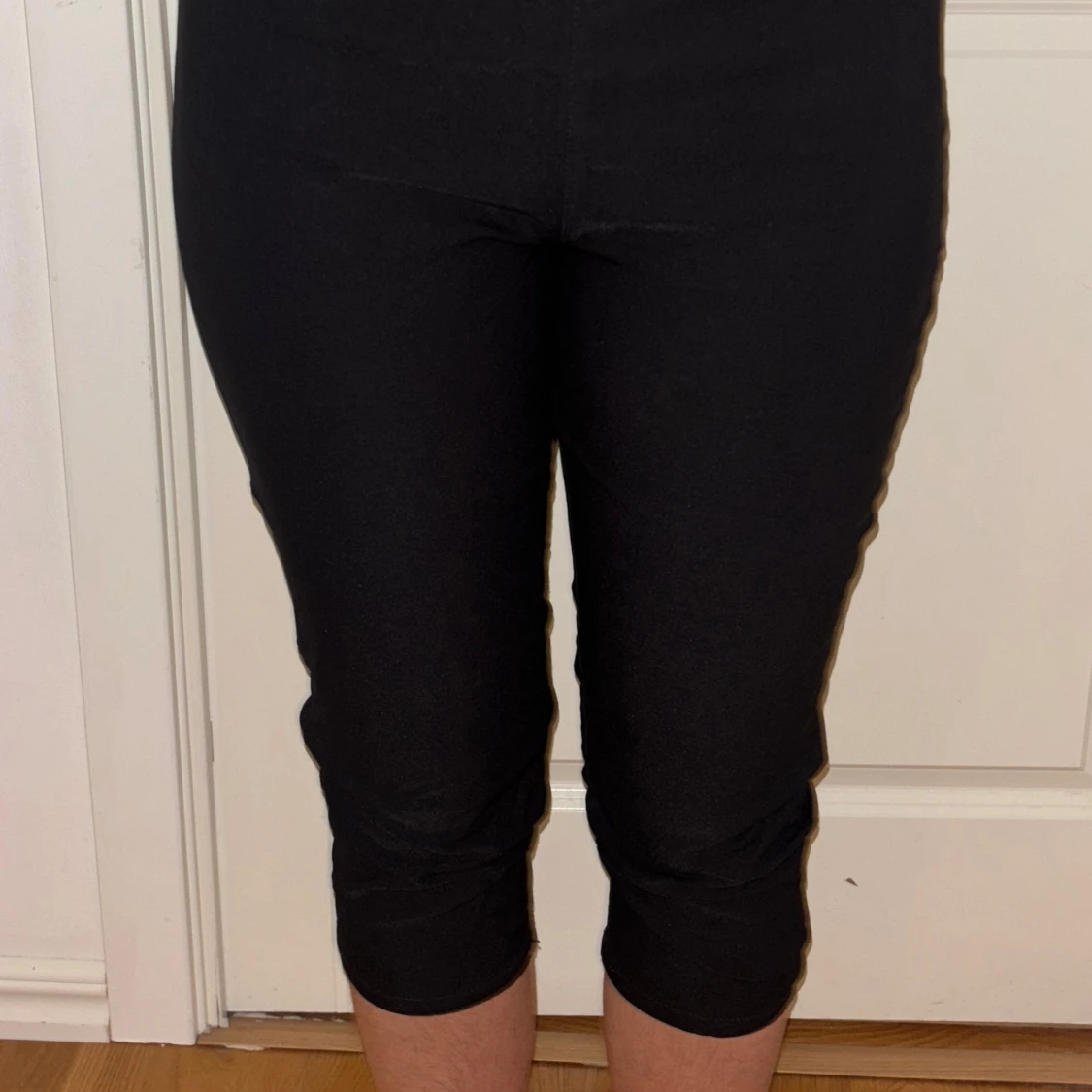 Svarta trekvartsbyxor från Freequent