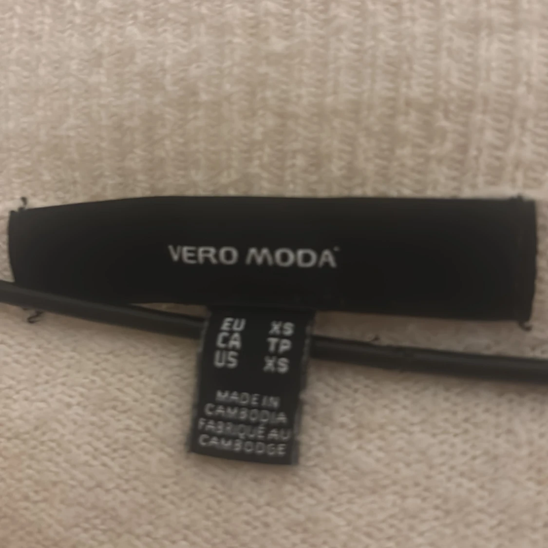 Beige stickad tröja från Vero Moda - 1