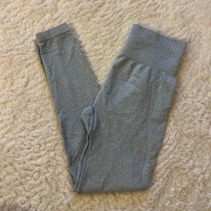 Blåa tights  - Jätte fina blåa tights som är använda men annars jätte fina. 