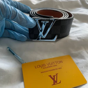 Louiss Vuitton bälte - Louiss Vuitton bälte  helt ny kort  ingår och hålgörare  helt ny är de väldigt snygg med fina detaljer följ gjärna våran TikTok Scandinavia_market