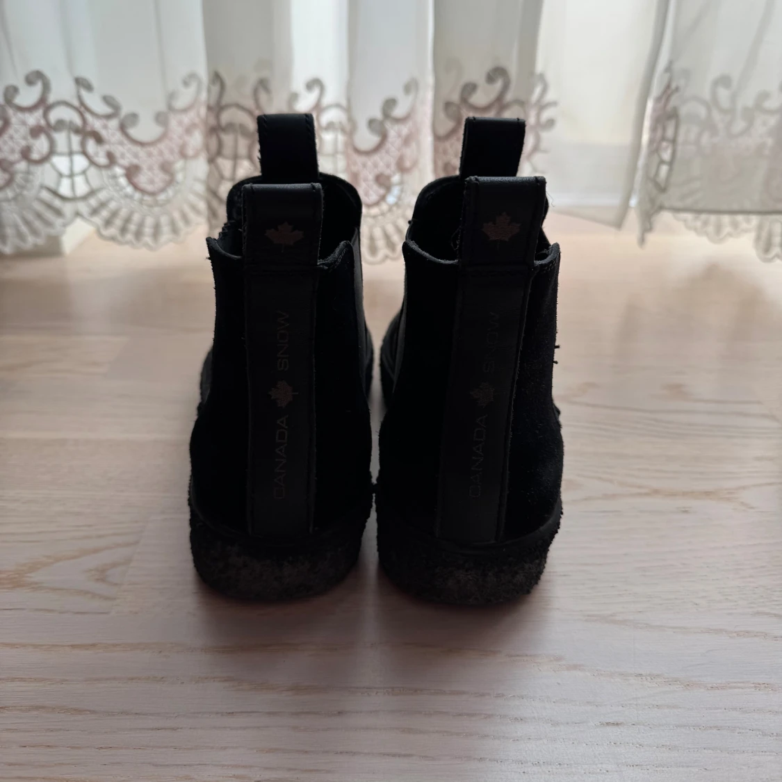 Svarta chelsea boots från Canada Snow - 1