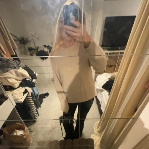 Stickad tröja  - Stickad tröja i (mohamir?)