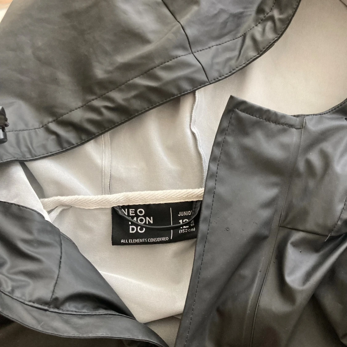 Svart regnjacka från Neomondo NYskick  - 1