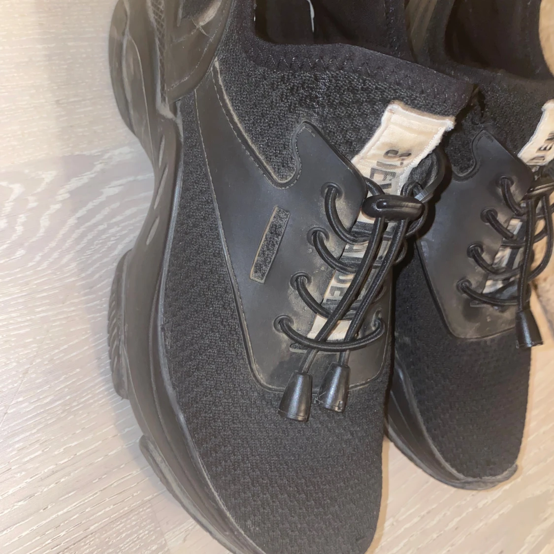 Svarta sneakers från Steve madden