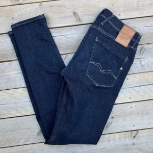 Replay Anbass Hyperflex jeans - Snygga Replay Anbass Hyperflex jeans | Storlek 32/32 | 110cm långa, 42cm midja | Grymt skick