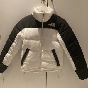 The North face jacka - Mycket fin vinterjacka från The North Face. Knappt använd, i mycket fint skick. Varm!