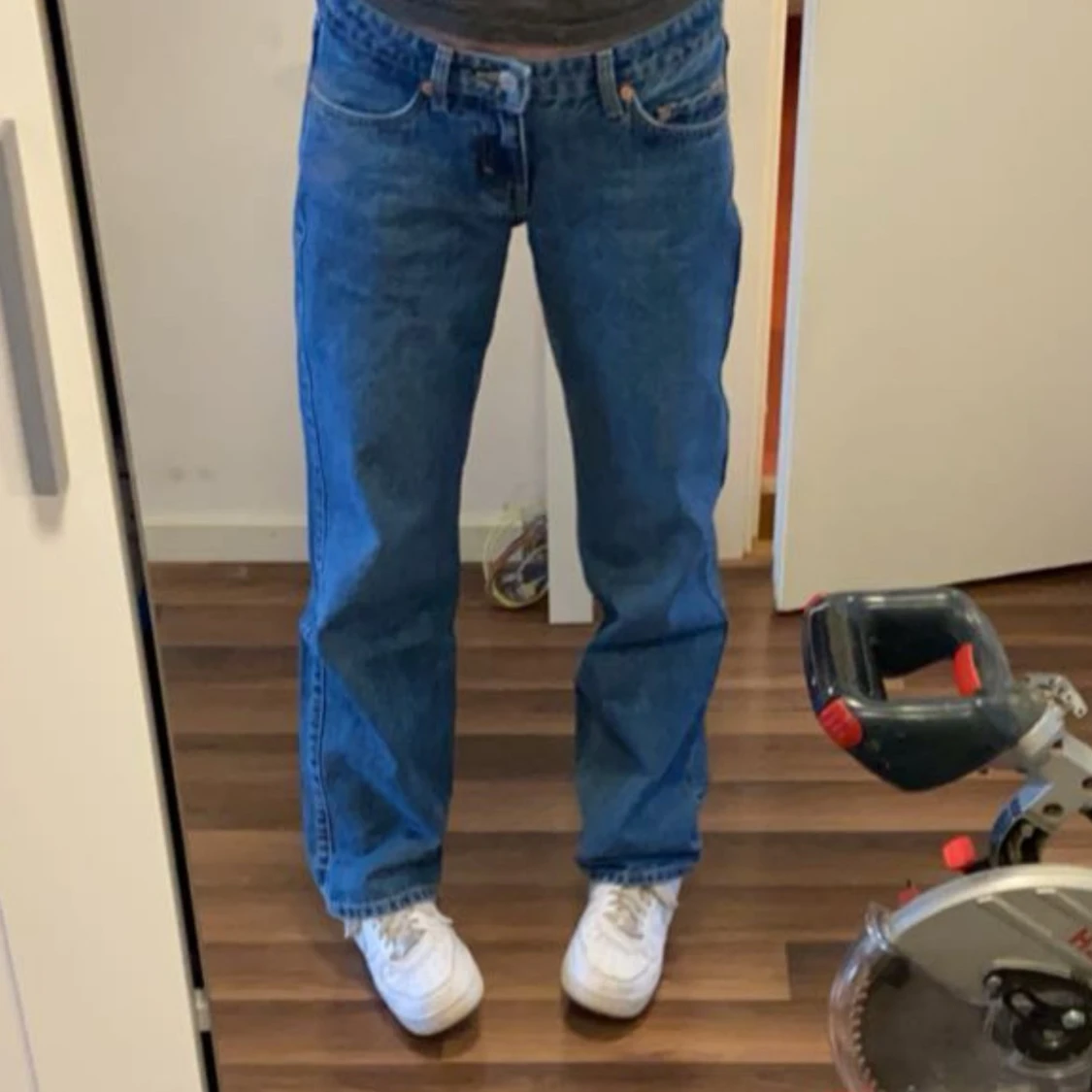 lågmidjade weekday jeans storlek 26/32 - 2