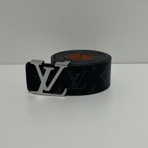 Lv Bälte - Hejsan, säljer ett helt nytt bälte aldrig tidigare använd. Storlek 110cm. Postar alltid inom 24h efter köpet. Skriv gärna om du har fler frågor.