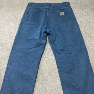 Carhartt Landon Pant blå jeans - Carhartt byxor i ljus blå färg. Använda 2-3 gånger.   XL 